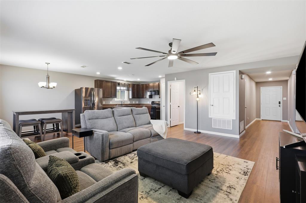 5925 Mountain Bluff Drive