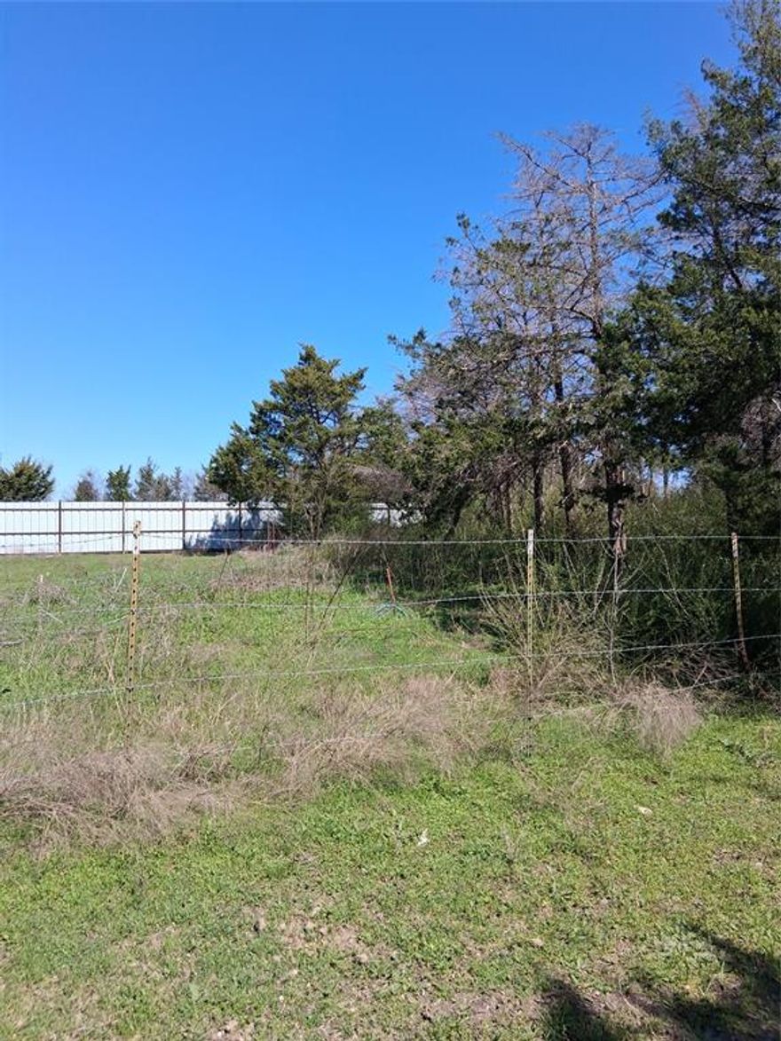 Great location Residential lot Build your custom home. 0.6 acres in the heart of the Metroplex Easy access just minutes to downtown Dallas.
Adjacent lot is also for sale 16 Mask Dr. same price same size