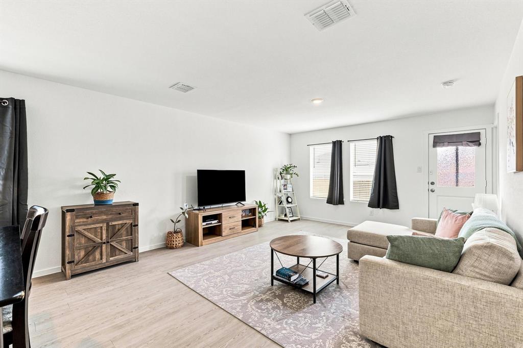 1012 Calley Pear Trail