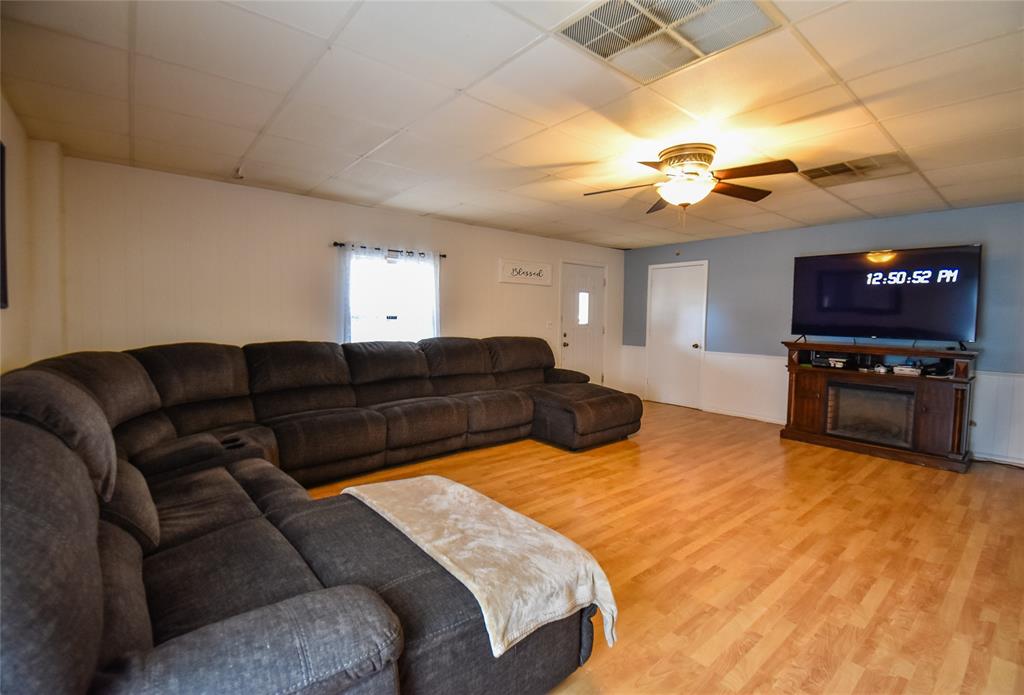 9991 County Road 3201
