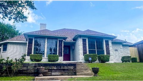 Photo of 418 Whispering Hills Drive, Duncanville, TX 75137 (MLS # 21256258)