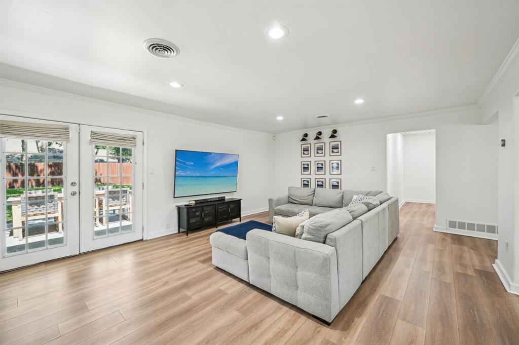 3021 Phyllis Lane