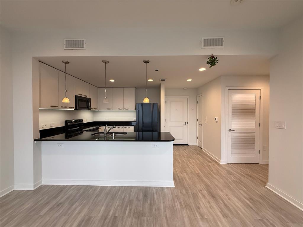 Metropolitan 1200 Main St Condo - Residential