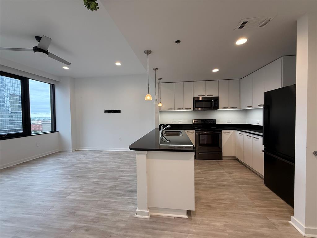 Metropolitan 1200 Main St Condo - Residential