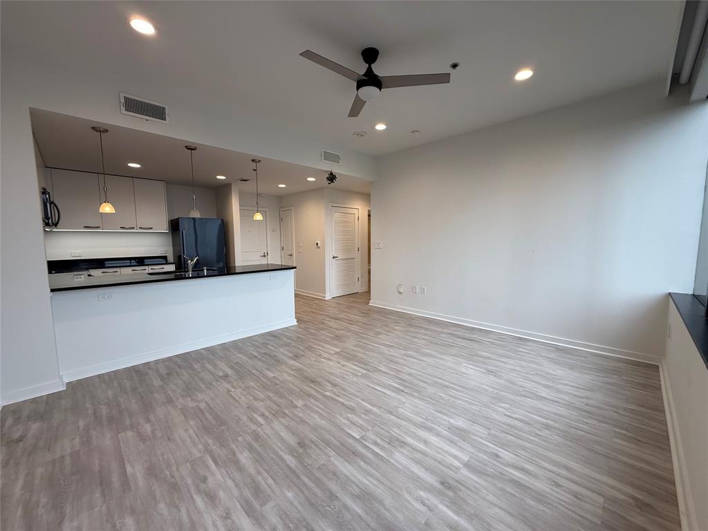 Metropolitan 1200 Main St Condo - Residential