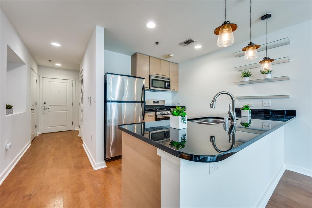 Metropolitan 1200 Main St Condo - Residential