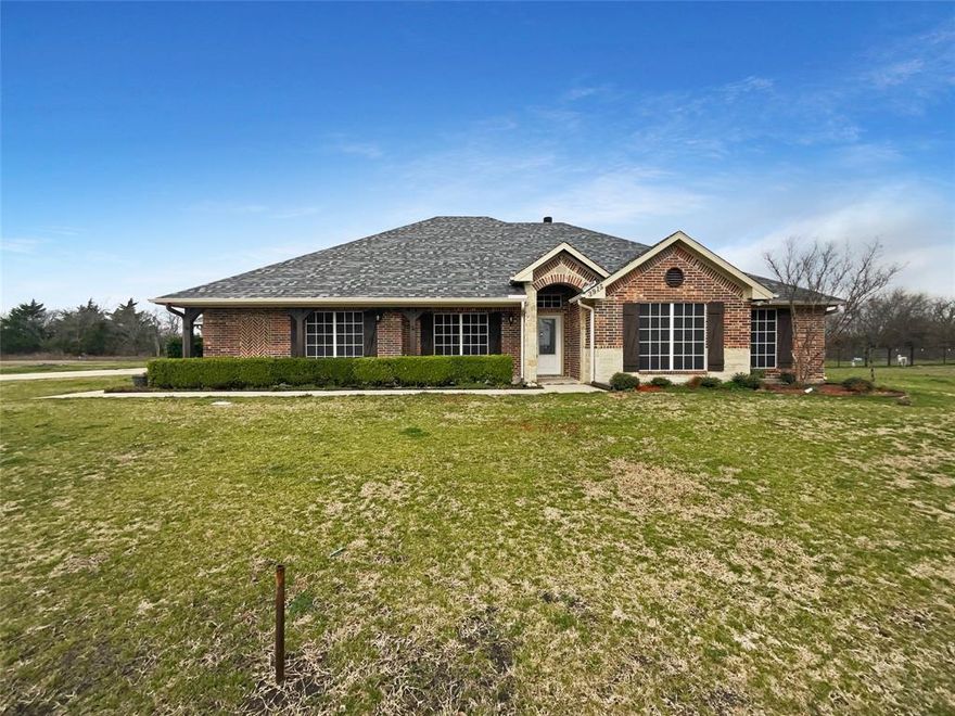 This gorgeous 4-bed, 3-bath home sits on a full acre in a private community with NO HOA! Enjoy
country vibes with city perks just minutes away.
Inside, you'll find new luxury vinyl plank floors, a huge great room with a wood-burning fireplace, and
a chef’s dream kitchen featuring custom cabinets, granite counters, SS appliances, and an island.
The private owner’s suite boasts a jetted tub, separate shower, and dual walk-in closets. Plus, a split
mother-in-law suite with its own bath!
Outside? Tons of space and an above-ground pool and a chicken Coop!! Schedule your private showing today
and start packing! Some photos may be virtually staged.