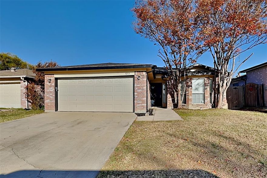 Charming 3 bed, 2 bath, 1,355 sq ft home in Fort Worth! Open kitchen concept with updated counters. Primary suite with attached bathroom. Spacious backyard, great for gatherings! Pets accepted on a case by case basis. Additional admin fees apply. The Fireplace is decorative. Schedule your showing today! This home is as-is.  

This home may be located within a Homeowners Association (HOA) community. If so, residents will be responsible for adhering to all HOA rules and regulations. Please contact your agent or landlord's agent for more information.