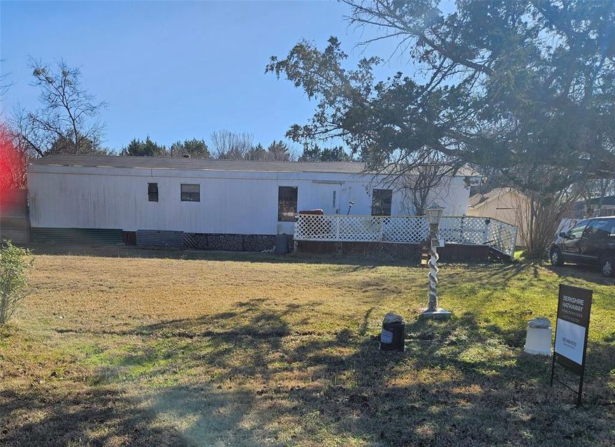 Mobile home is liveable; however, it is in very poor conditon.  Walk to Moseley elementary school.
Surrounded by newer brick homes.