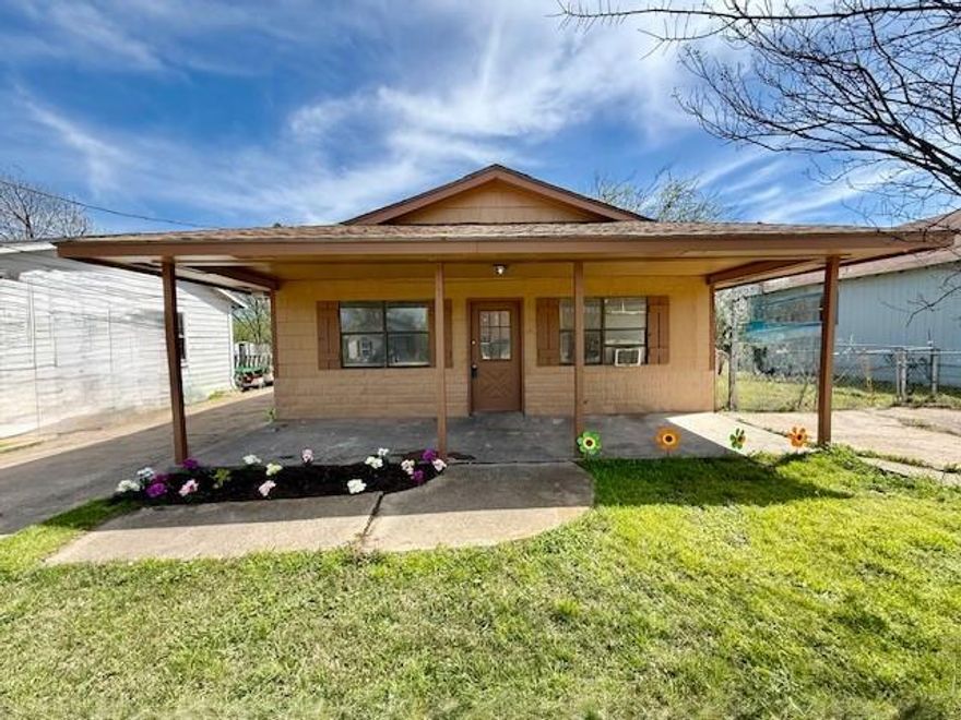 Price Improvement! Now offered at $135,000—this 3-bedroom, 2-bathroom home in Corsicana presents a great opportunity for buyers or investors looking to add value.

Featuring a spacious layout and a large backyard with expansion potential, this property is ideal for those looking to personalize or renovate. Recent interior and exterior paint has been completed, providing a solid starting point for future updates.

Conveniently located near downtown Corsicana attractions with easy access to I-45.

?? Open House: April 26, 2026 
 2:00 PM – 4:00 PM

No HOA. Whether you're looking for a primary residence or investment property, this home offers strong potential.