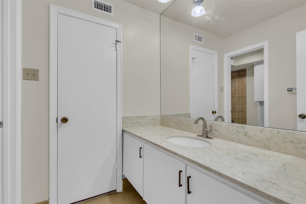 Royal Lane Condos 5800 - Residential