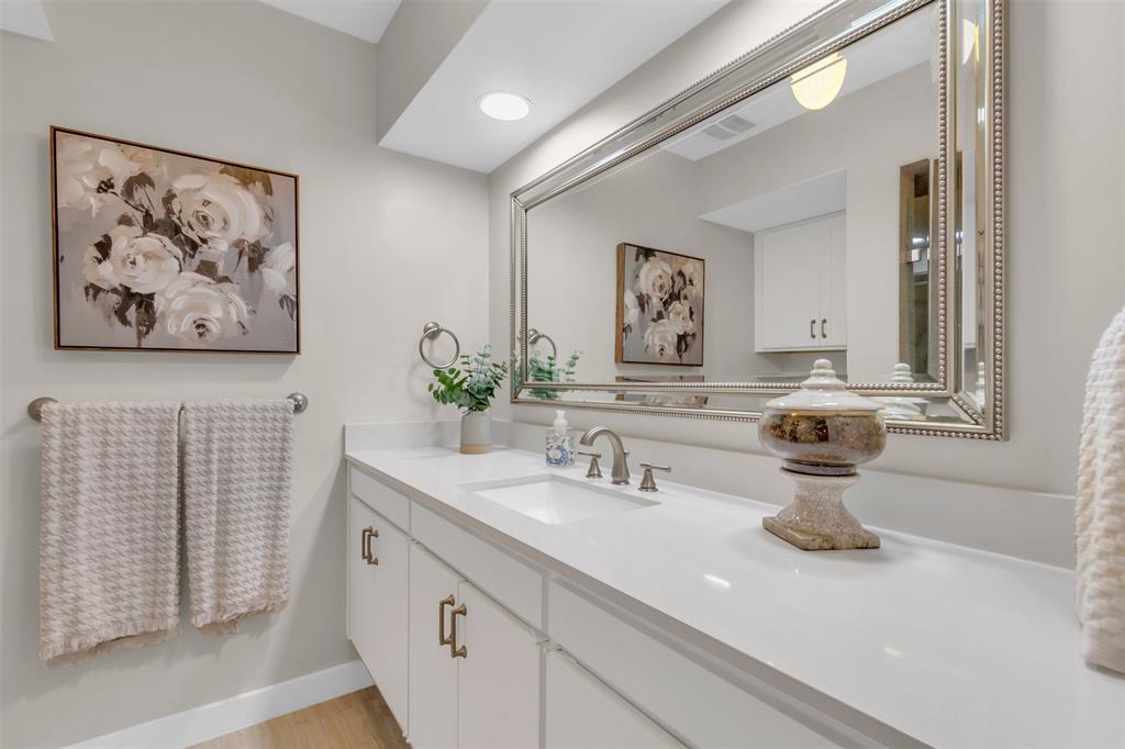 Royal Lane Condos 5800 - Residential