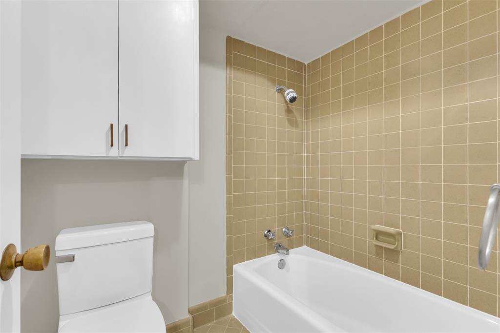 Royal Lane Condos 5800 - Residential