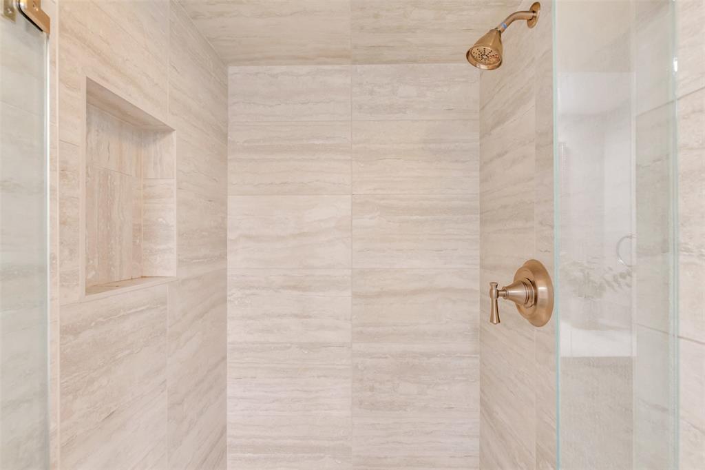 Royal Lane Condos 5800 - Residential