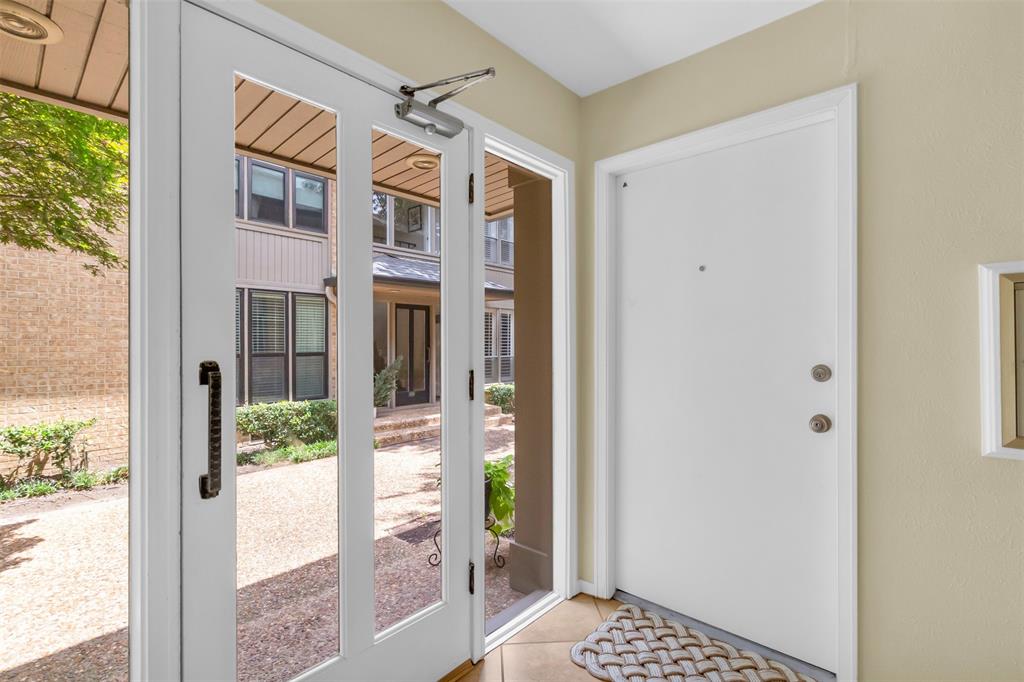 Royal Lane Condos 5800 - Residential