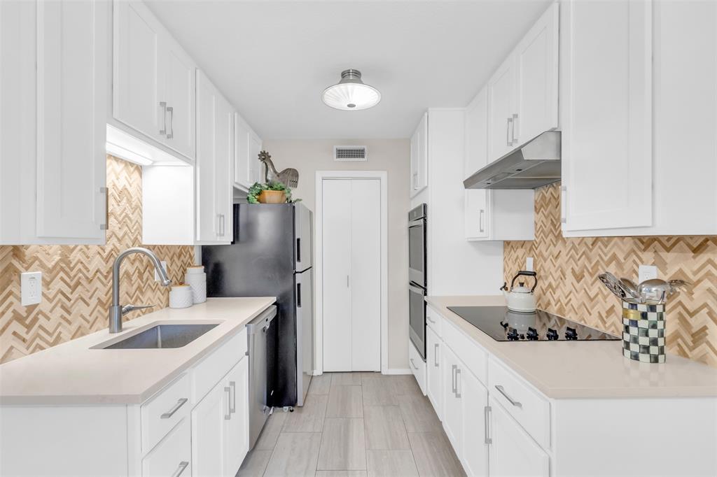 Royal Lane Condos 5800 - Residential