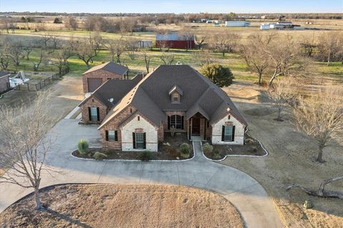 Photo of 7710 Fall Creek Road, Terrell, TX 75160 (MLS # 21187648)