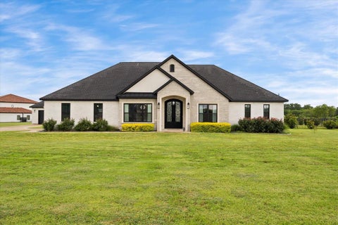 Photo of 680 Horseshoe Bend, Royse City, TX 75189 (MLS # 21282046)