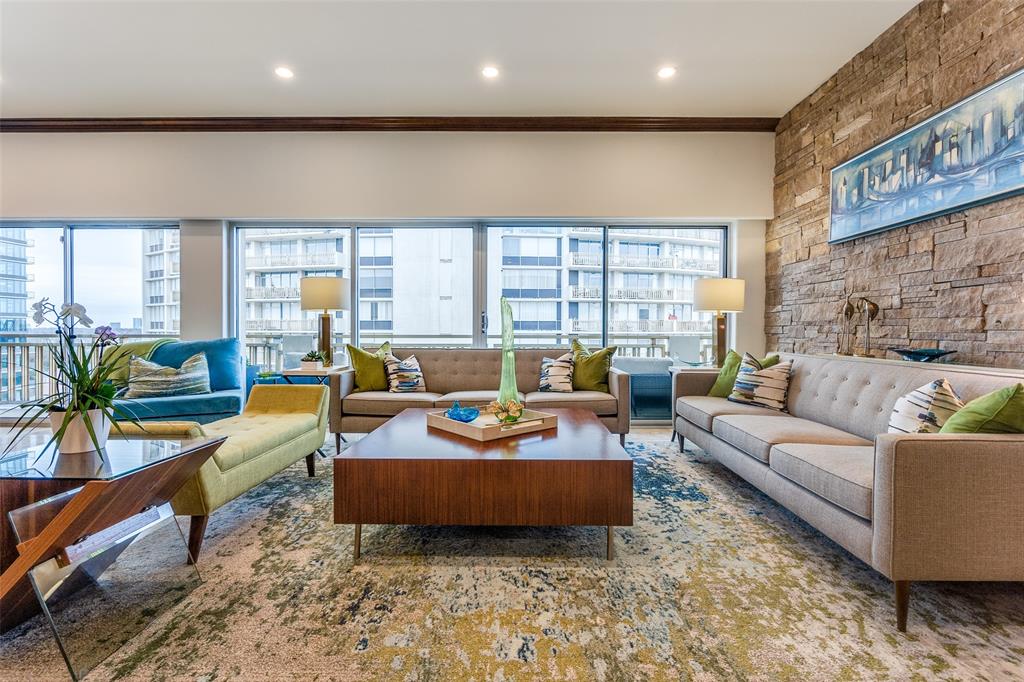6211 W Northwest Highway G715