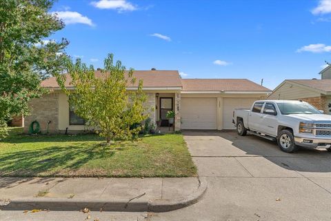 1305 Birchbrook Street Grand Prairie TX 75052