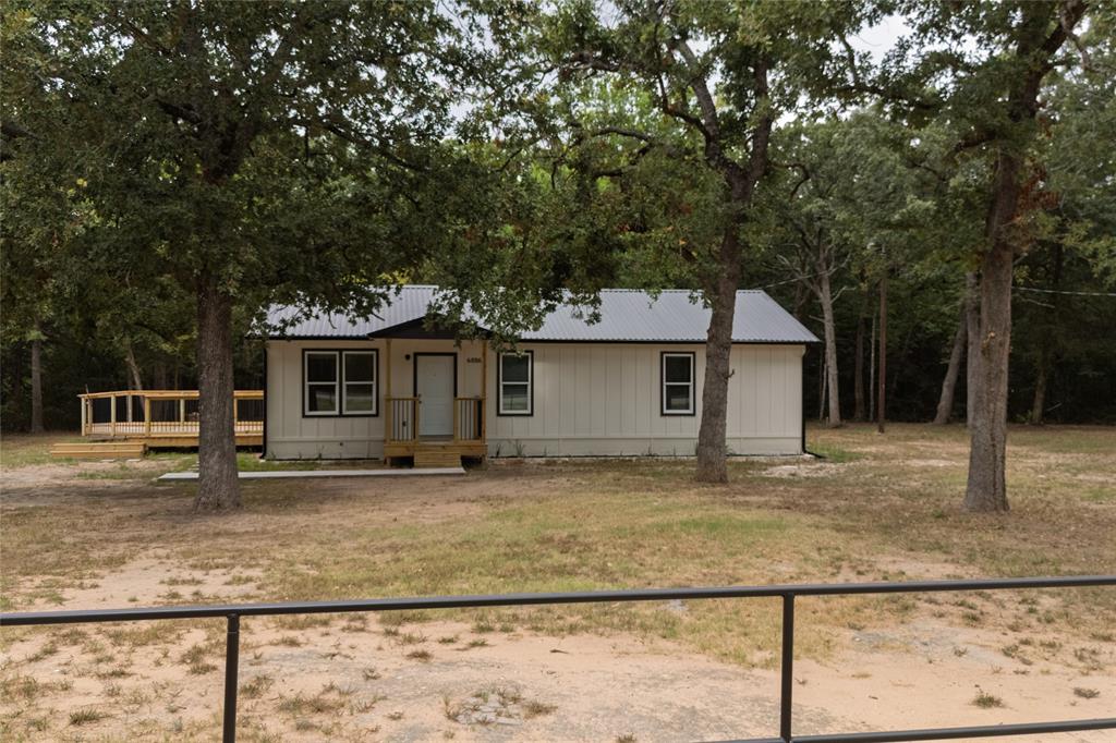 6886 County Road 2550