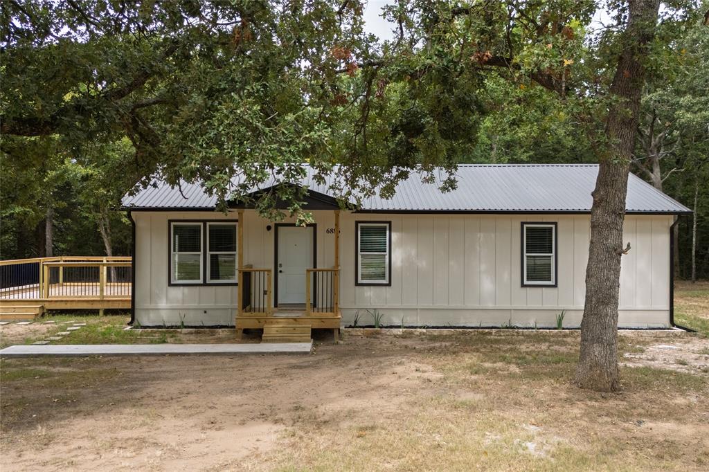 6886 County Road 2550