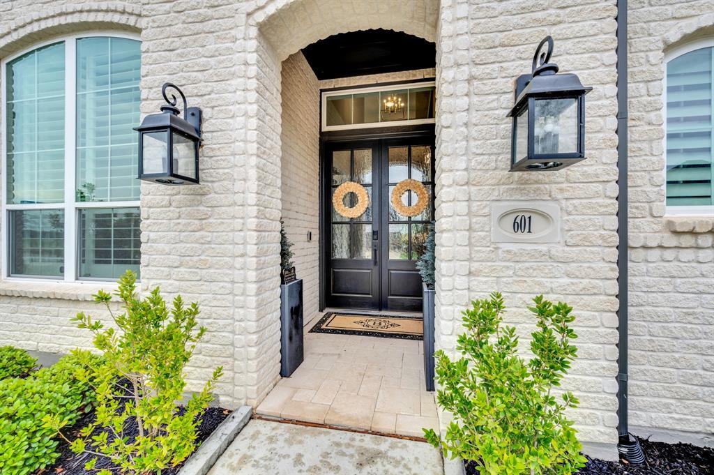 601 Saddle Crest Drive