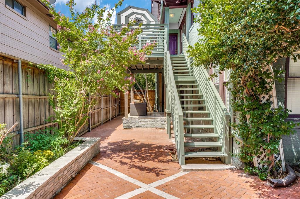 BOWSER & LEMMONS OAKLAWN - Residential Lease