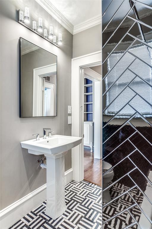 BOWSER & LEMMONS OAKLAWN - Residential Lease