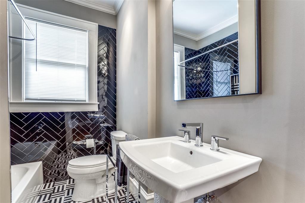 BOWSER & LEMMONS OAKLAWN - Residential Lease