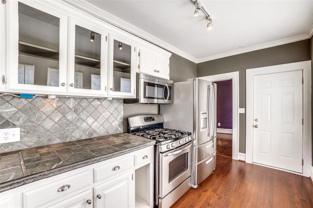 BOWSER & LEMMONS OAKLAWN - Residential Lease