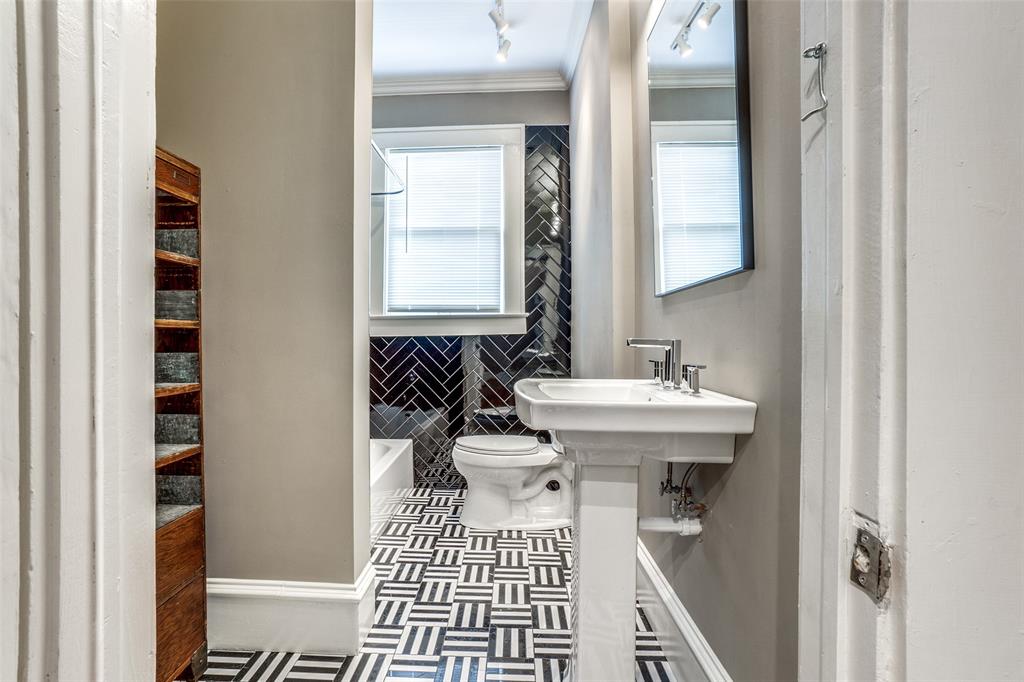 BOWSER & LEMMONS OAKLAWN - Residential Lease