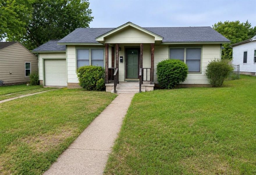 Perfect charming starter home. Lots of potential for growth. Virtual staging.
Property won’t qualify for FHA until July 27th
