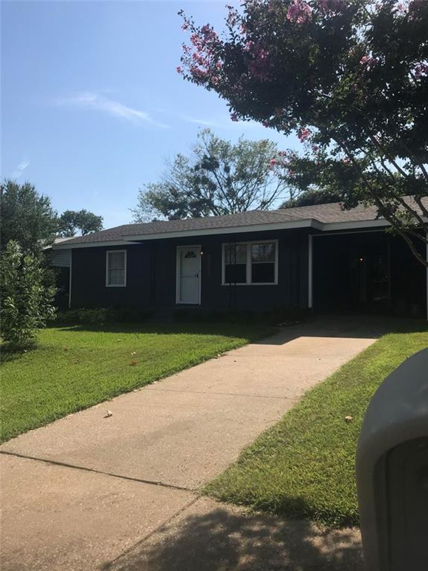 Charming home. Numerous updates throughout. Home leveled in 17, new roof in 17. Hot water heater replaced in 20. Inside ac and furnace replaced in 2022. Original hardwood floors! Plank flooring in kitchen. Home is occupied, 24 hour notice, please call 903-328-0290 for showings. Agent owned. Thanks!