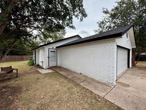 Photo of 7324 Hyde Court, Fort Worth, TX 76112 (MLS # 21095107)