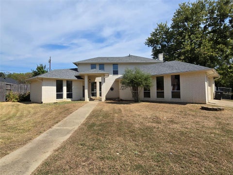 Photo of 4001 Crescent Valley Circle, Denison, TX 75020 (MLS # 21400919)