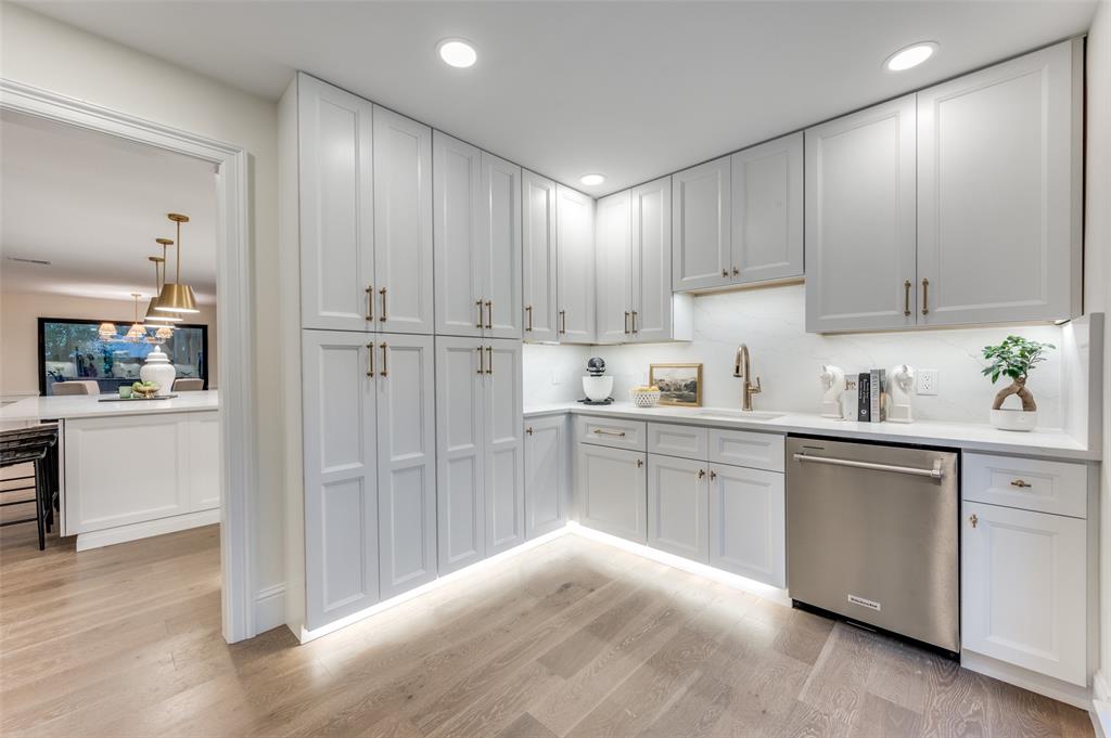 6702 Rolling Vista Drive