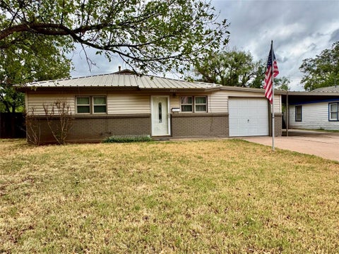 Photo of 3221 Ivy Lane, Abilene, TX 79603 (MLS # 21402707)
