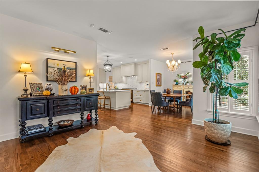 3913 Hamilton Avenue