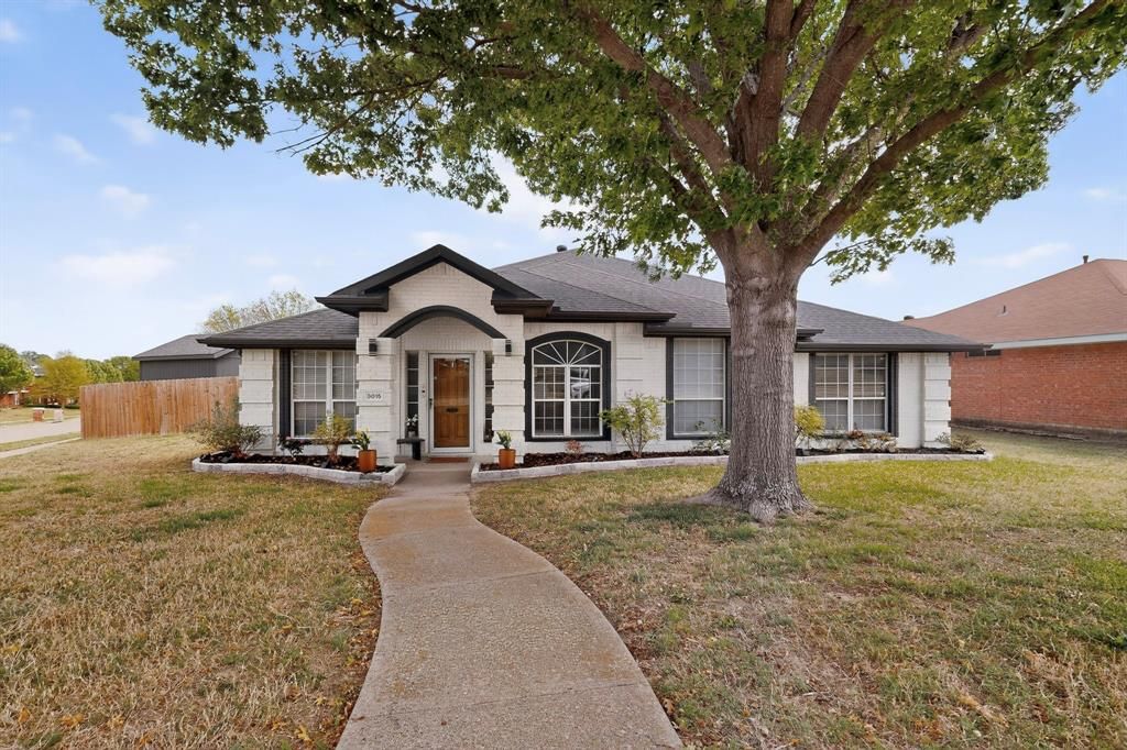 Photo of 3015 Antelope Drive, Mesquite, TX 75181 (MLS # 21242055)