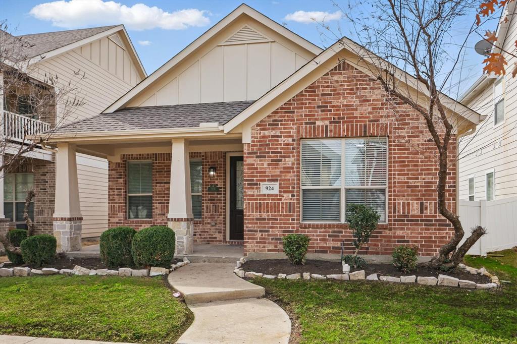 924 Charleston Lane