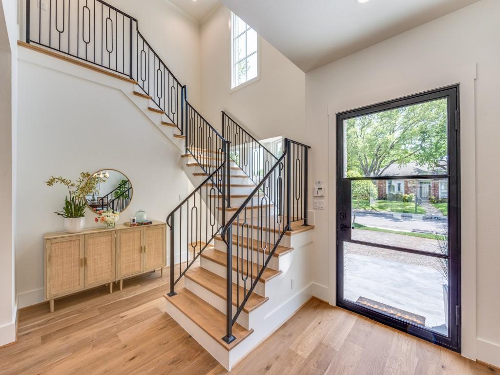 6909 Middle Cove Drive
