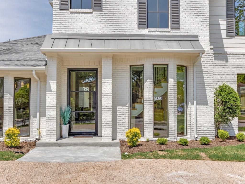 6909 Middle Cove Drive