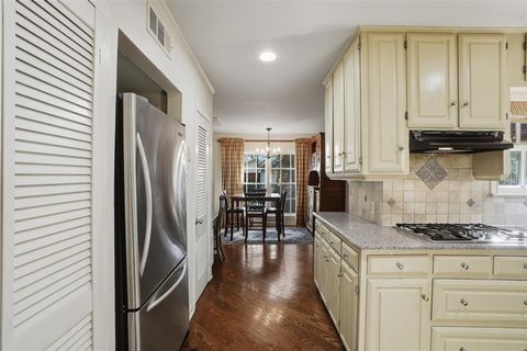 Tiny photo for 4421 Mockingbird Lane, Highland Park, TX 75205 (MLS # 21189219)
