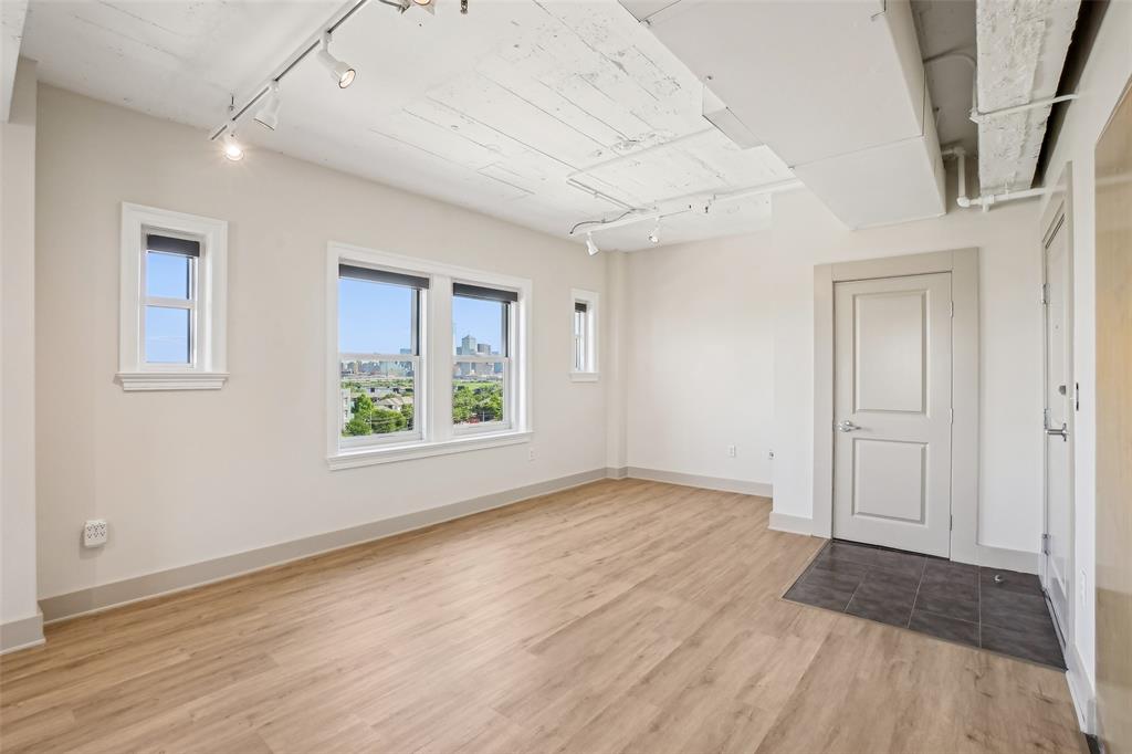 329 E Colorado Boulevard 605