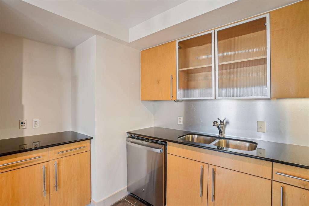 Lake Cliff Tower Condominiums - Residential