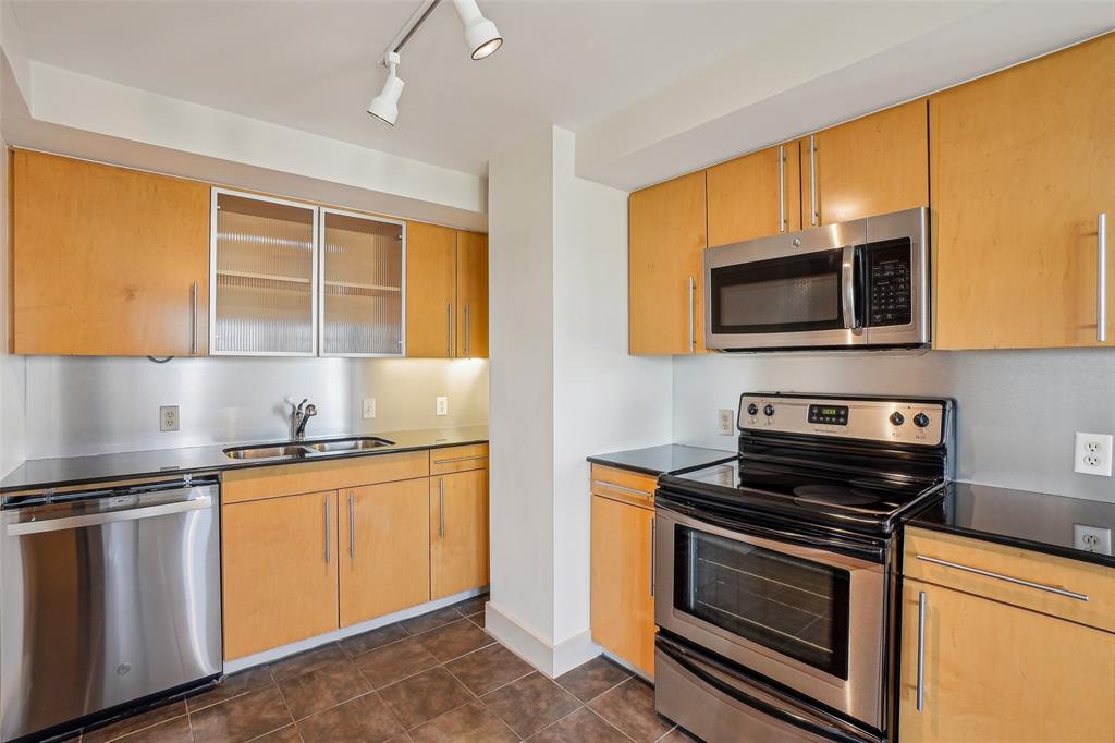 Lake Cliff Tower Condominiums - Residential