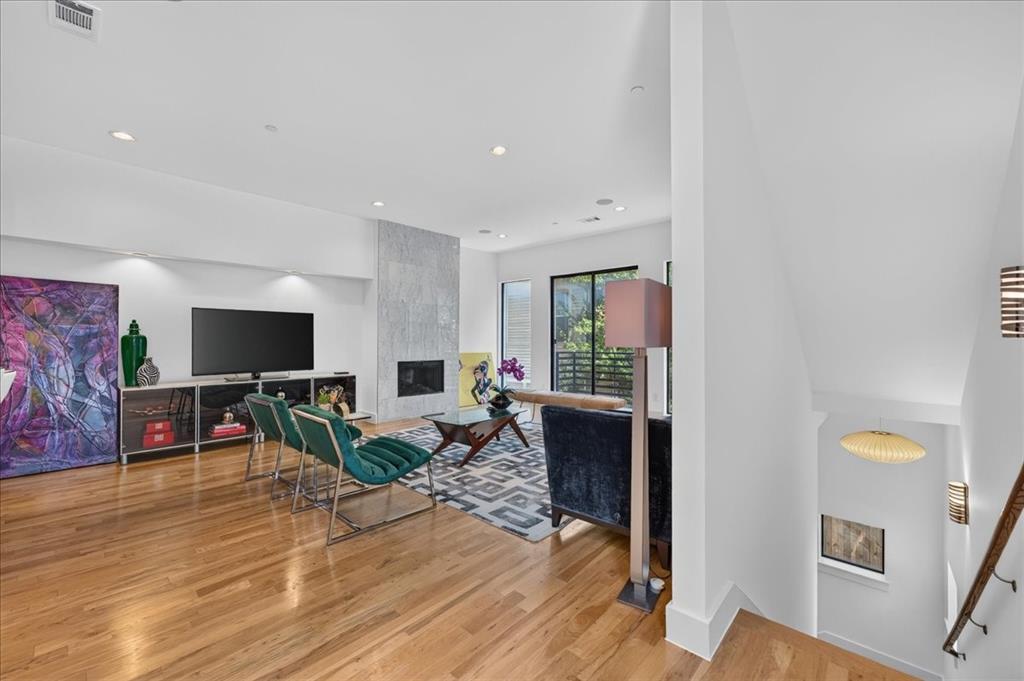 3930 Bowser Avenue 12