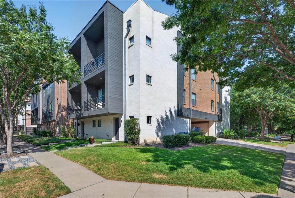 3930 Bowser Avenue 12
