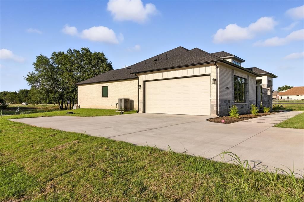 Photo of 3914 Southern Oaks Drive, Royse City, TX 75189 (MLS # 21194181)